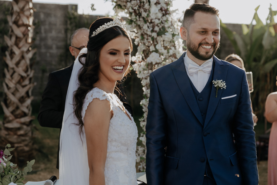 CERIMONIA DE CASAMENTO AO AR LIVRE NO FINAL DA TARDE E POR DO SOL REALIZADO NO SALAO LALINDA EVENTOS EM SAO DOMINGOS PARANA E FOTOGRAFADO POR LUCAS DREHER E ALINE DREHER