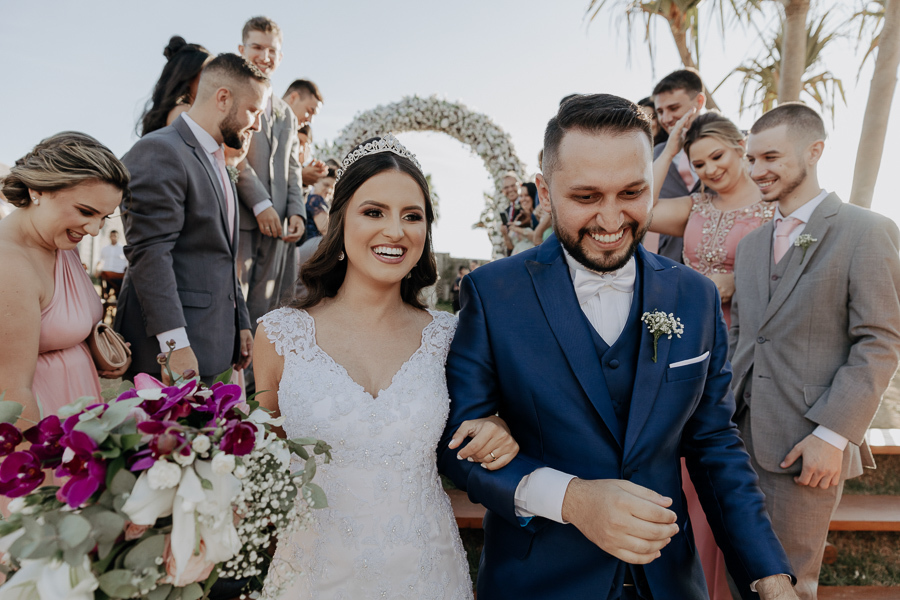 CERIMONIA DE CASAMENTO AO AR LIVRE NO FINAL DA TARDE E POR DO SOL REALIZADO NO SALAO LALINDA EVENTOS EM SAO DOMINGOS PARANA E FOTOGRAFADO POR LUCAS DREHER E ALINE DREHER