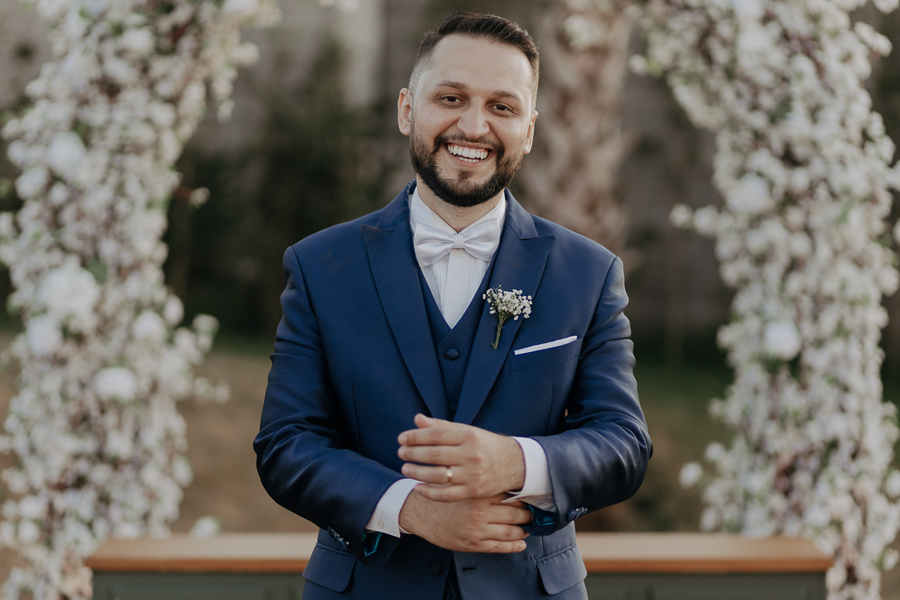 ENSAIO DOS NOIVOS APOS A CERIMONIA AO AR LIVRE NO FINAL DA TARDE E POR DO SOL REALIZADO NO SALAO LALINDA EVENTOS EM SAO DOMINGOS PARANA E FOTOGRAFADO POR LUCAS DREHER E ALINE DREHER