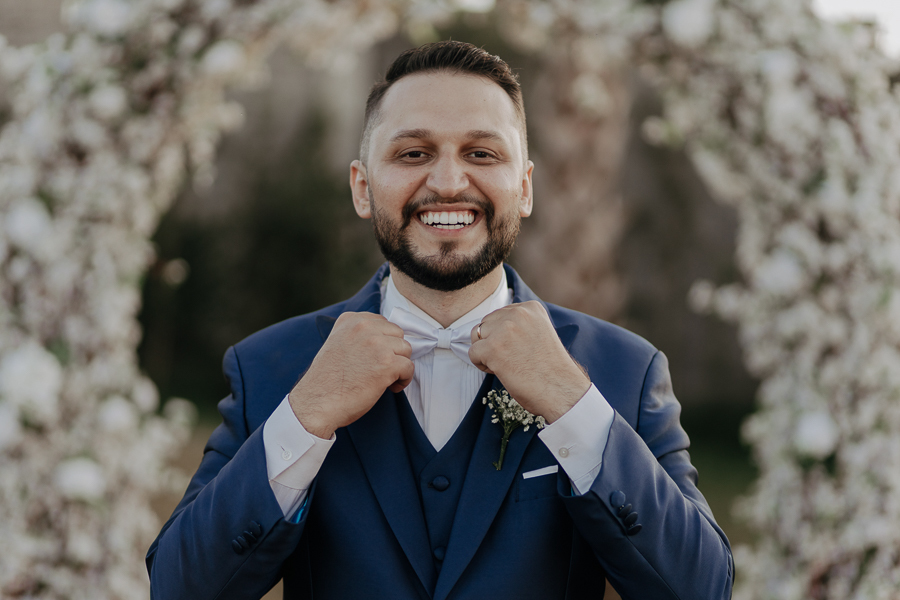 ENSAIO DOS NOIVOS APOS A CERIMONIA AO AR LIVRE NO FINAL DA TARDE E POR DO SOL REALIZADO NO SALAO LALINDA EVENTOS EM SAO DOMINGOS PARANA E FOTOGRAFADO POR LUCAS DREHER E ALINE DREHER