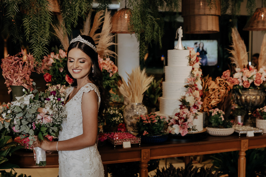 RECEPCAO DE CASAMENTO APOS A CERIMONIA AO AR LIVRE NO FINAL DA TARDE E POR DO SOL REALIZADO NO SALAO LALINDA EVENTOS EM SAO DOMINGOS PARANA E FOTOGRAFADO POR LUCAS DREHER E ALINE DREHER