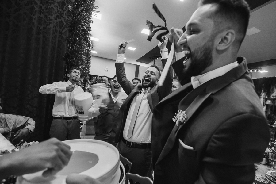 RECEPCAO DE CASAMENTO APOS A CERIMONIA AO AR LIVRE NO FINAL DA TARDE E POR DO SOL REALIZADO NO SALAO LALINDA EVENTOS EM SAO DOMINGOS PARANA E FOTOGRAFADO POR LUCAS DREHER E ALINE DREHER