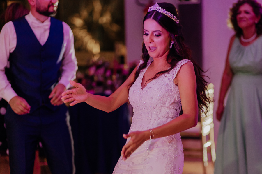 RECEPCAO DE CASAMENTO APOS A CERIMONIA AO AR LIVRE NO FINAL DA TARDE E POR DO SOL REALIZADO NO SALAO LALINDA EVENTOS EM SAO DOMINGOS PARANA E FOTOGRAFADO POR LUCAS DREHER E ALINE DREHER