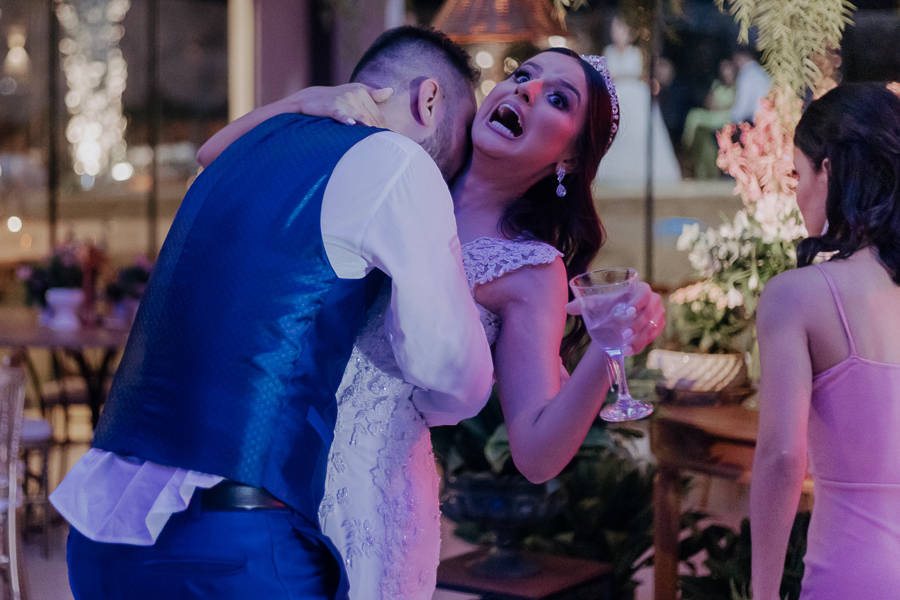 RECEPCAO DE CASAMENTO APOS A CERIMONIA AO AR LIVRE NO FINAL DA TARDE E POR DO SOL REALIZADO NO SALAO LALINDA EVENTOS EM SAO DOMINGOS PARANA E FOTOGRAFADO POR LUCAS DREHER E ALINE DREHER