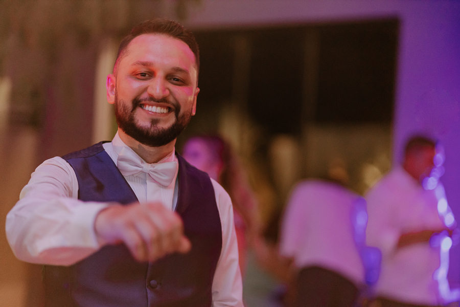 RECEPCAO DE CASAMENTO APOS A CERIMONIA AO AR LIVRE NO FINAL DA TARDE E POR DO SOL REALIZADO NO SALAO LALINDA EVENTOS EM SAO DOMINGOS PARANA E FOTOGRAFADO POR LUCAS DREHER E ALINE DREHER