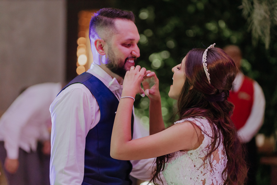 RECEPCAO DE CASAMENTO APOS A CERIMONIA AO AR LIVRE NO FINAL DA TARDE E POR DO SOL REALIZADO NO SALAO LALINDA EVENTOS EM SAO DOMINGOS PARANA E FOTOGRAFADO POR LUCAS DREHER E ALINE DREHER