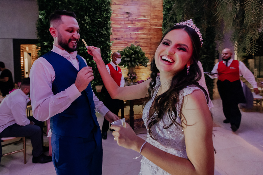 RECEPCAO DE CASAMENTO APOS A CERIMONIA AO AR LIVRE NO FINAL DA TARDE E POR DO SOL REALIZADO NO SALAO LALINDA EVENTOS EM SAO DOMINGOS PARANA E FOTOGRAFADO POR LUCAS DREHER E ALINE DREHER