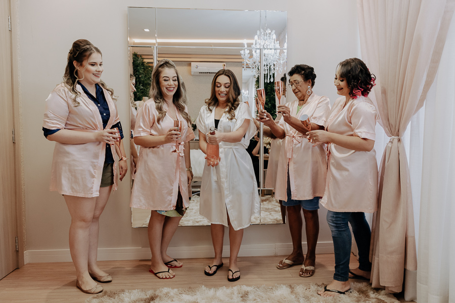 MAKING OF DA NOIVA REALIZADO NO SALAO DE BELEZA STUDIO TAYNARA PONTALTI EM MARINGA NO PARANA E FOTOGRAFADO POR LUCAS DREHER