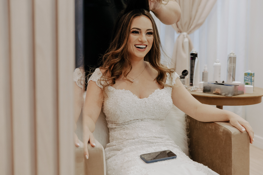 MAKING OF DA NOIVA REALIZADO NO SALAO DE BELEZA STUDIO TAYNARA PONTALTI EM MARINGA NO PARANA E FOTOGRAFADO POR LUCAS DREHER