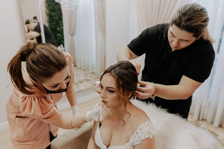 MAKING OF DA NOIVA REALIZADO NO SALAO DE BELEZA STUDIO TAYNARA PONTALTI EM MARINGA NO PARANA E FOTOGRAFADO POR LUCAS DREHER