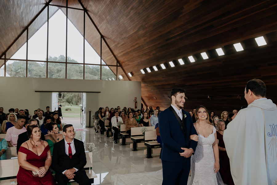 CERIMONIA DE CASAMENTO CATOLICA REALIZADA NO RECANTO PASCAL EM MARINGA NO PARANA E FOTOGRAFADO POR LUCAS DREHER E ALINE DREHER