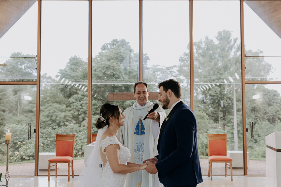 CERIMONIA DE CASAMENTO CATOLICA REALIZADA NO RECANTO PASCAL EM MARINGA NO PARANA E FOTOGRAFADO POR LUCAS DREHER E ALINE DREHER