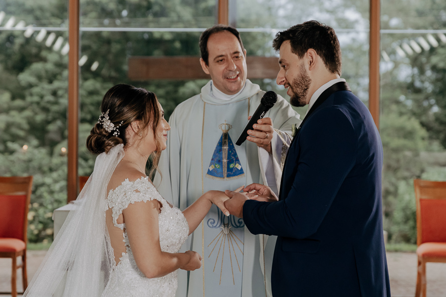 CERIMONIA DE CASAMENTO CATOLICA REALIZADA NO RECANTO PASCAL EM MARINGA NO PARANA E FOTOGRAFADO POR LUCAS DREHER E ALINE DREHER