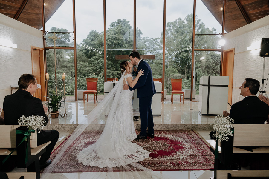 CERIMONIA DE CASAMENTO CATOLICA REALIZADA NO RECANTO PASCAL EM MARINGA NO PARANA E FOTOGRAFADO POR LUCAS DREHER E ALINE DREHER