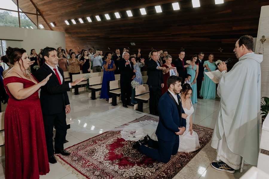 CERIMONIA DE CASAMENTO CATOLICA REALIZADA NO RECANTO PASCAL EM MARINGA NO PARANA E FOTOGRAFADO POR LUCAS DREHER E ALINE DREHER