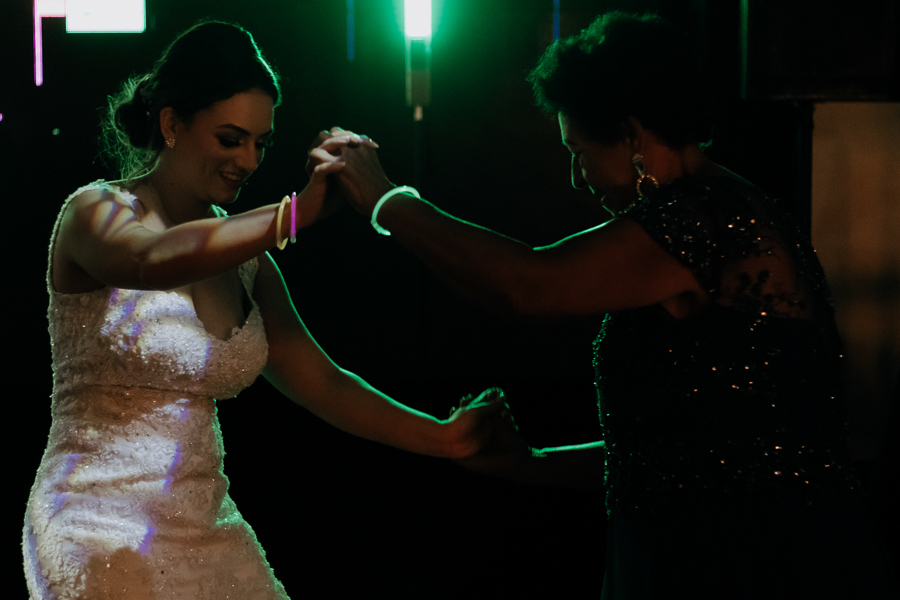 RECEPÇÃO DE CASAMENTO REALIZADO NO SALAO DO MANANCIAL VALE AZUL EM SARANDI NO PARANA