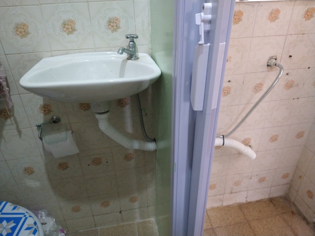 Troca de lugar do lavatório do banheiro