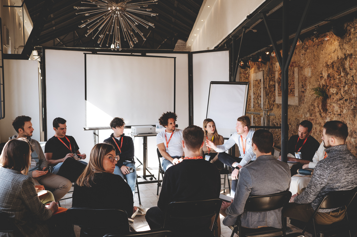 Team Building  Eventos Corporativos Suspenso