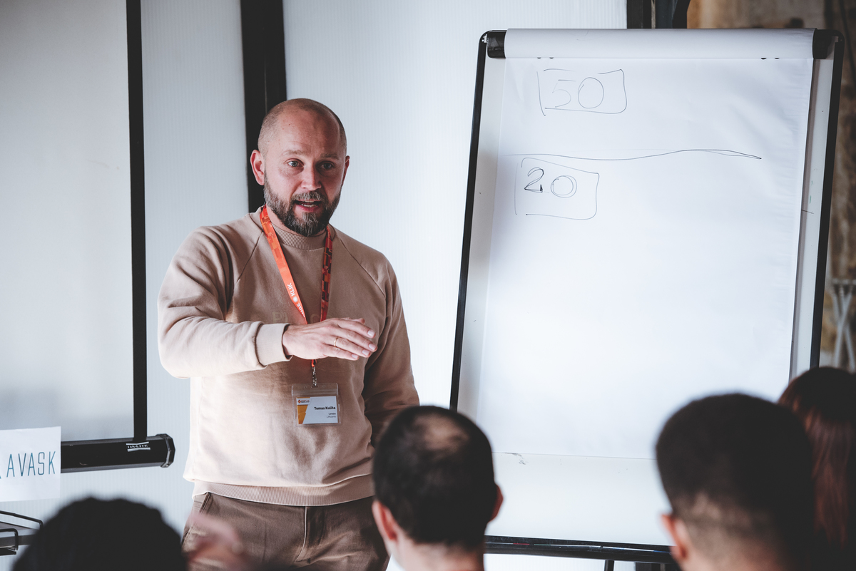 Team Building  Eventos Corporativos Suspenso