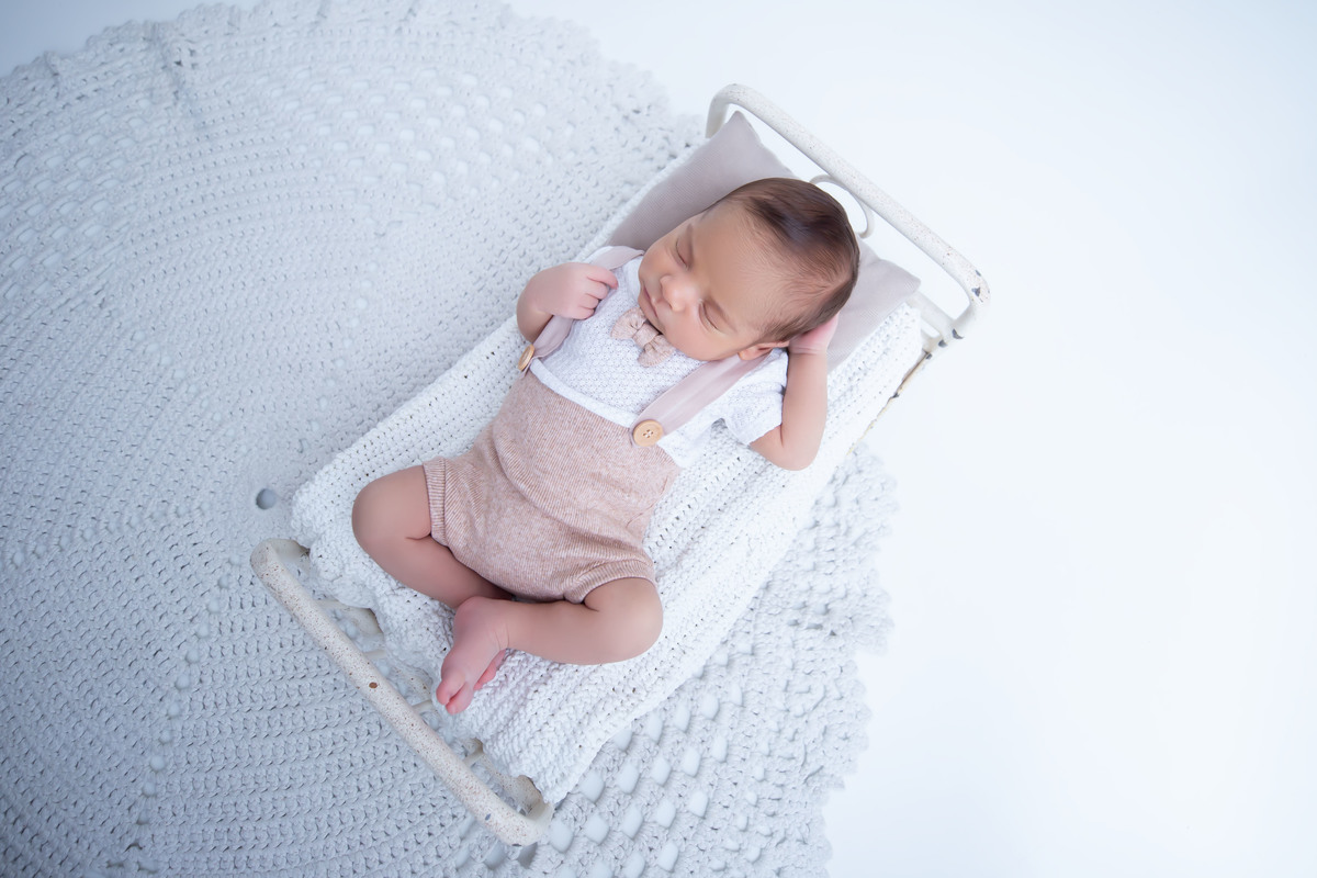 Ensaio de bebê na caminha 