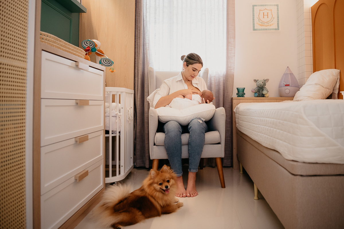 O amor da mamãe Andressa com seu primogênito Henrique com 1 mês de vida, capturado pela fotógrafa Fabiana Bomfim, na Barra da Tijuca