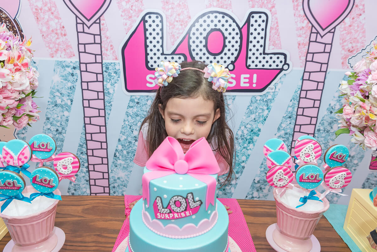 Aniversário de 6 anos da Gabi, com o tema Lol Suprise, pela fotógrafa Fabiana Bomfim.