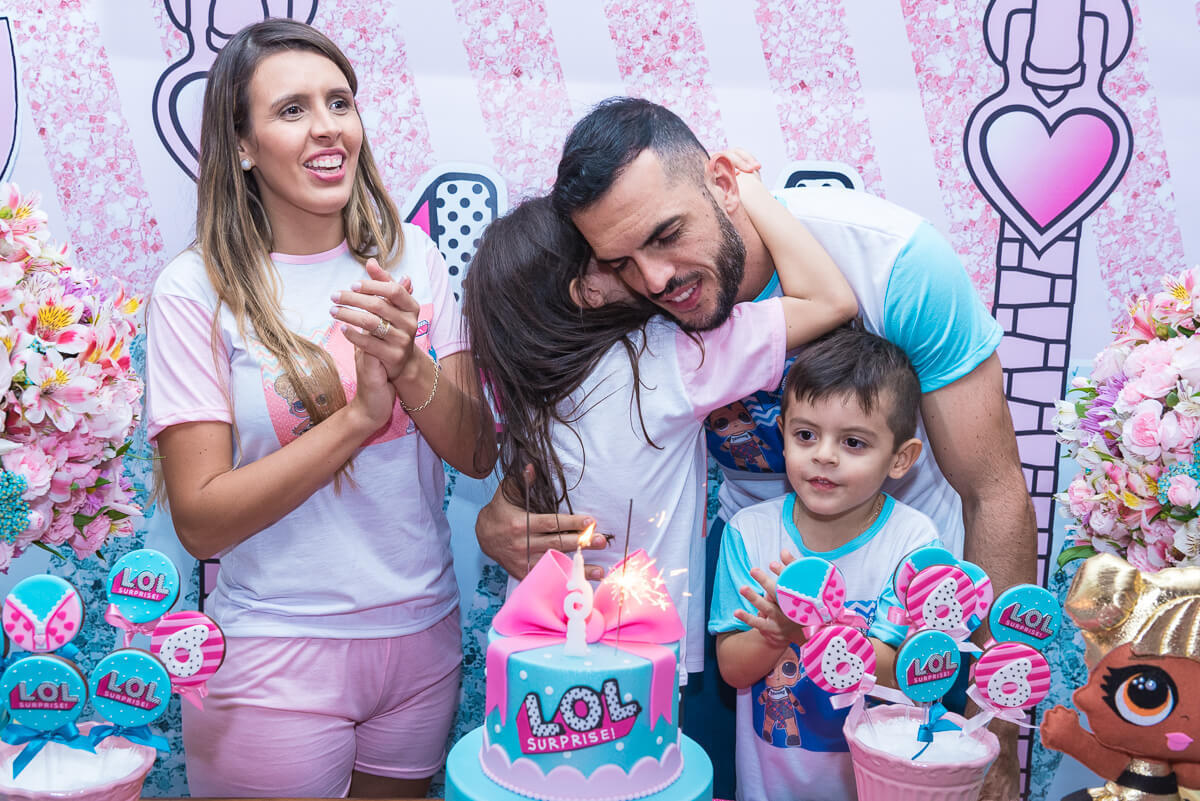Aniversário de 6 anos da Gabi, com o tema Lol Suprise, pela fotógrafa Fabiana Bomfim.