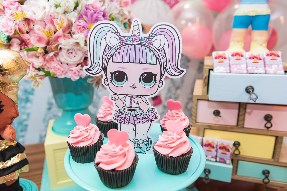 Aniversário de 6 anos da Gabi, com o tema Lol Suprise, pela fotógrafa Fabiana Bomfim.