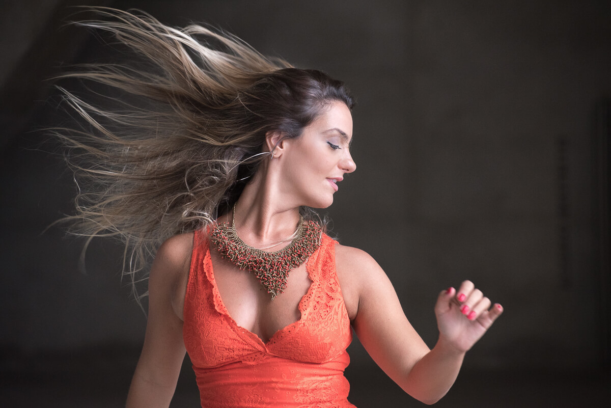 Paula Frascari modelando na Cidade das Artes para a fotógrafa Fabiana Bomfim