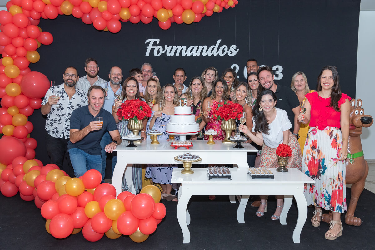 Turma linda de Direito da Universidade FUMEC comemorando os 15 anos de formados no Buffet Tagarela, em Belo Horizonte, clicado pela fotógrafa Fabiana Bomfim.