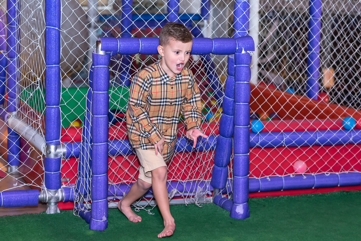 Réver Jr e suas caras durante o seu aniversário de 5 anos, pela fotógrafa Fabiana Bomfim