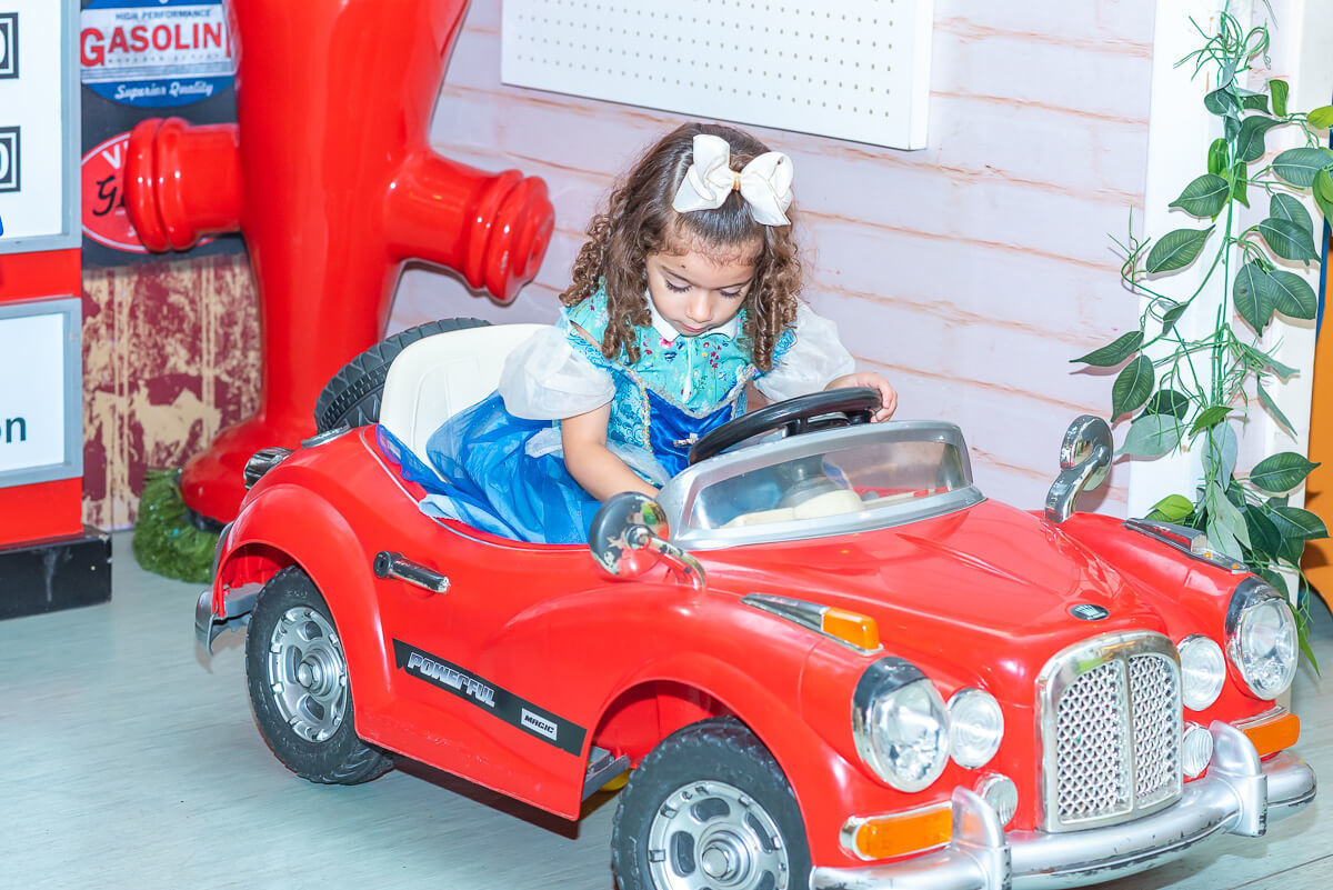 Muita alegria e diversão na festa de 5 anos do Enzo no La Ville Kids, pela fotógrafa Fabiana Bomfim.