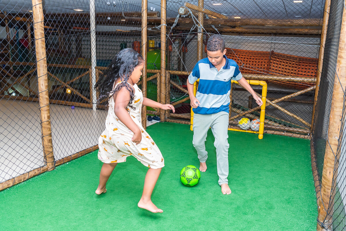Muita alegria e diversão na festa de 5 anos do Enzo no La Ville Kids, pela fotógrafa Fabiana Bomfim.