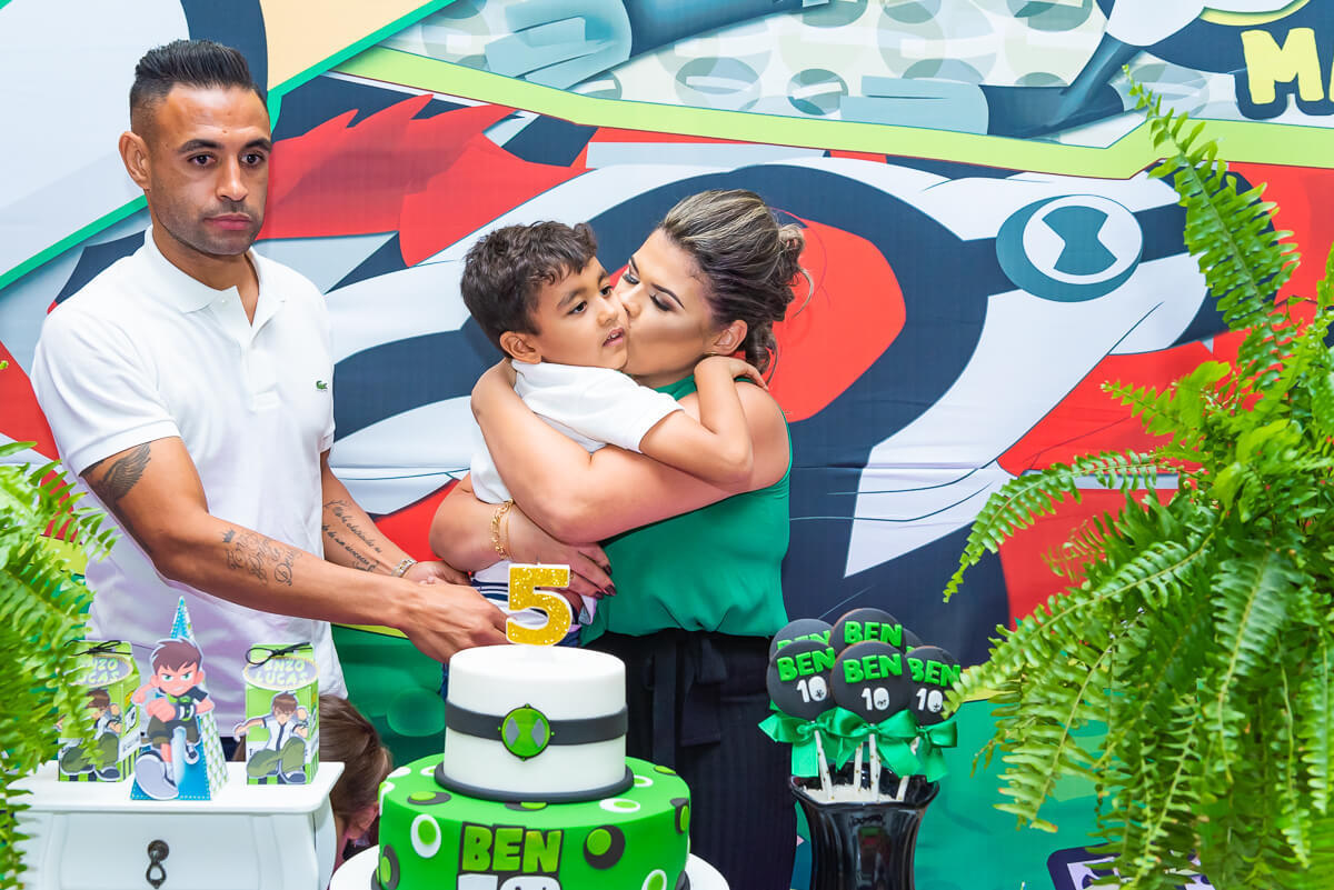 Enzo comemora os seus 5 anos com o tema Ben 10 no La Ville Kids e se diverte bastante, acompanhado pela fotógrafa Fabiana Bomfim.
