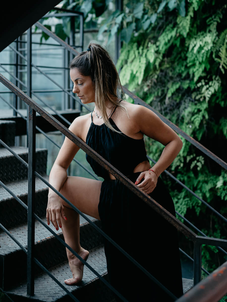 A atriz Paula Frascari em ensaio no Parque das Ruínas para a fotógrafa Fabiana Bomfim