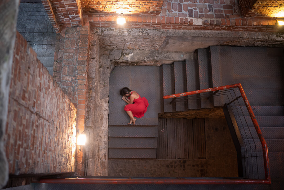 A atriz Paula Frascari em ensaio no Parque das Ruínas para a fotógrafa Fabiana Bomfim