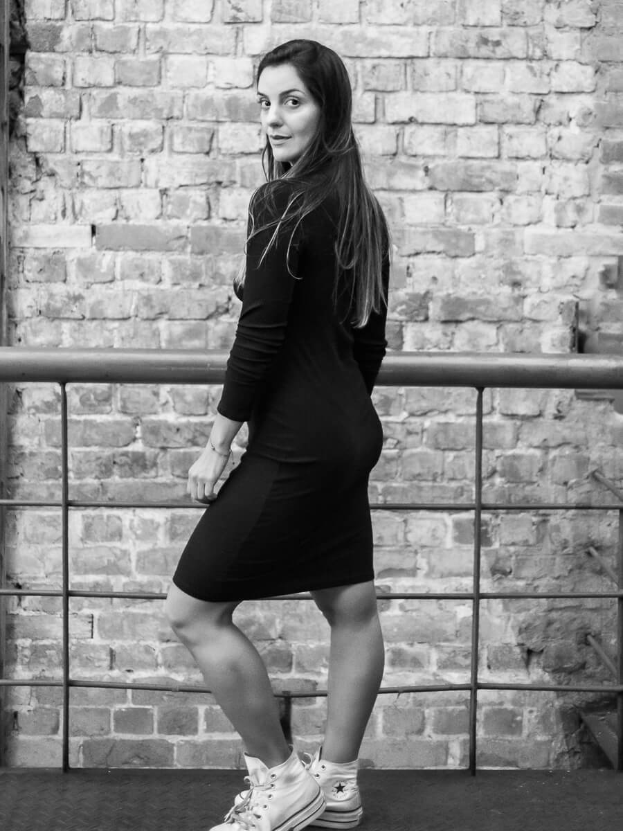 A atriz Paula Frascari em ensaio no Parque das Ruínas para a fotógrafa Fabiana Bomfim