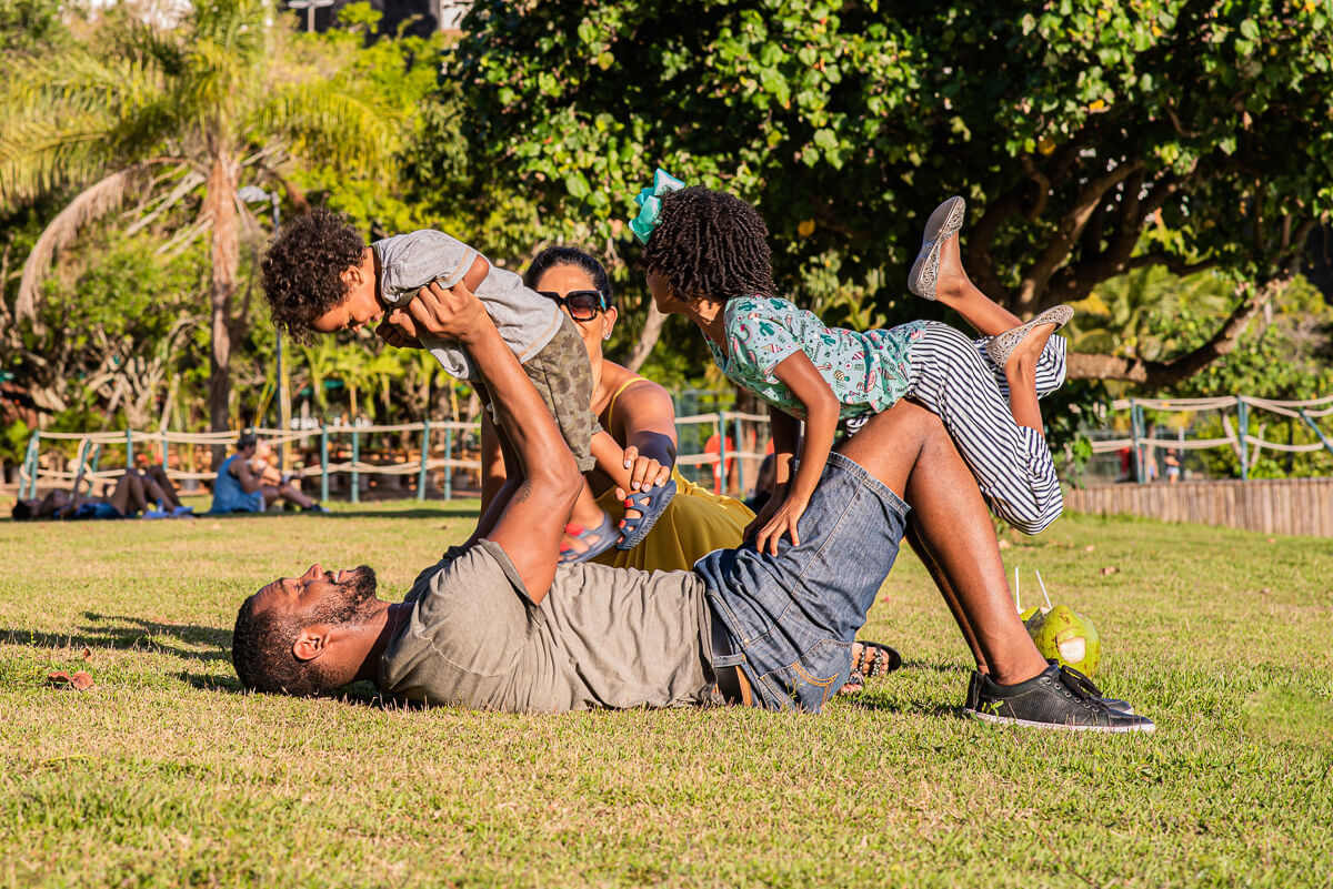 Família do jogador Paulo Victor se despede do Rio de Janeiro, rumo à Áustria para uma nova temporada de vôlei masculino, pela fotógrafa Fabiana Bomfim.
