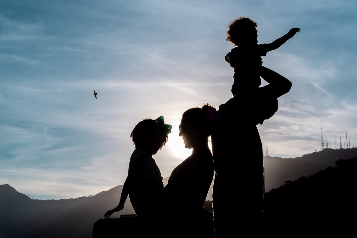 Família do jogador Paulo Victor se despede do Rio de Janeiro, rumo à Áustria para uma nova temporada de vôlei masculino, pela fotógrafa Fabiana Bomfim.