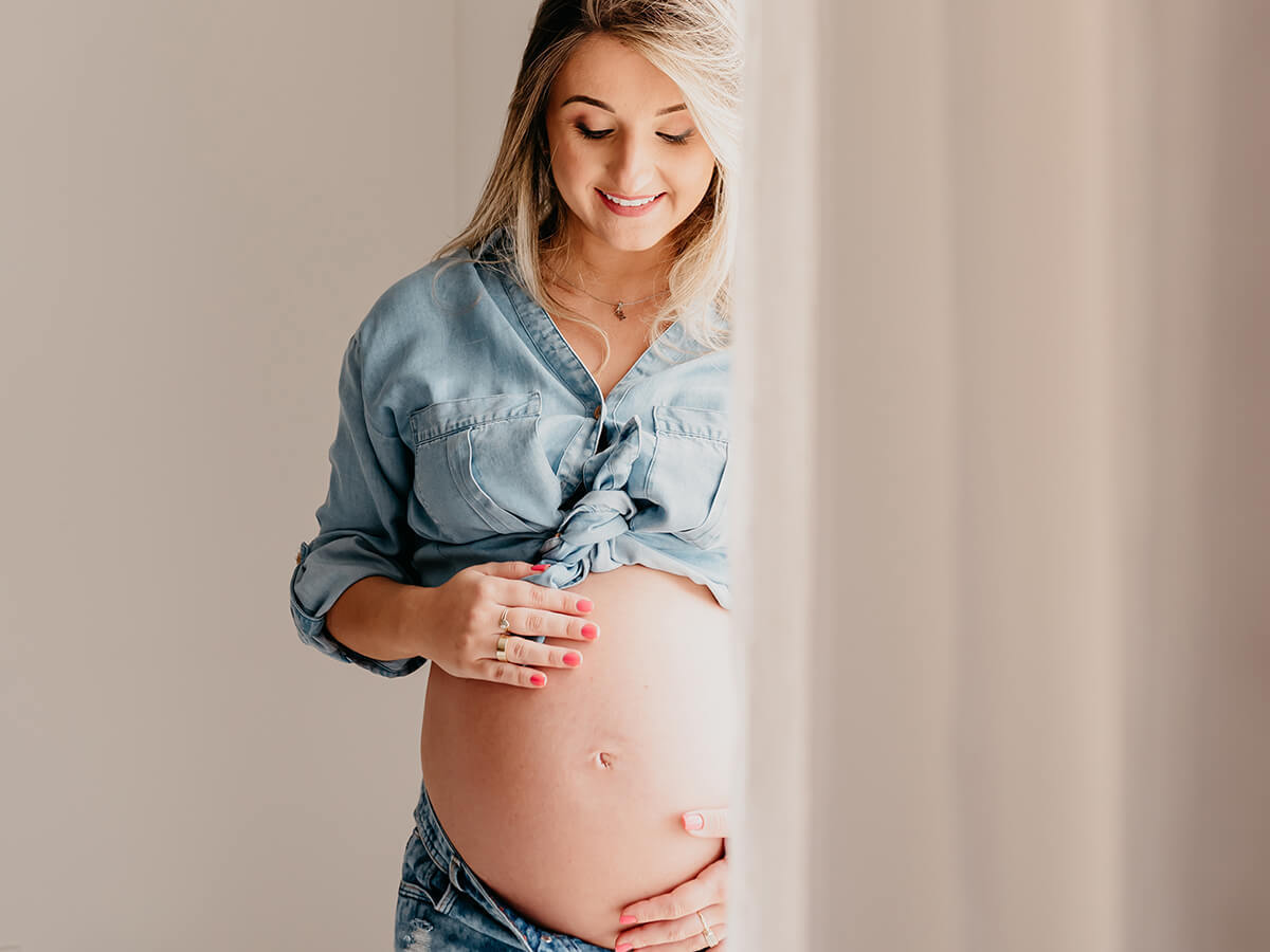 Ensaio de gestante da Deisi e Adilson Warken, à espera da Manuela, realizado em Belo Horizonte, pela fotógrafa Fabiana Bomfim.
