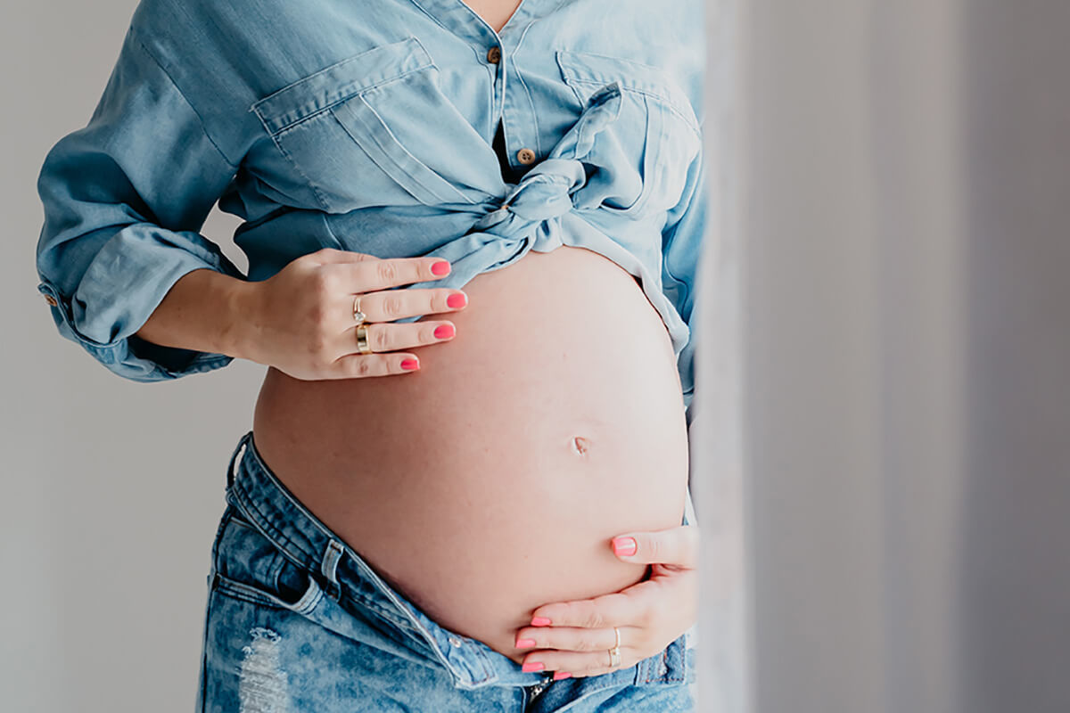 Ensaio de gestante da Deisi e Adilson Warken, à espera da Manuela, realizado em Belo Horizonte, pela fotógrafa Fabiana Bomfim.