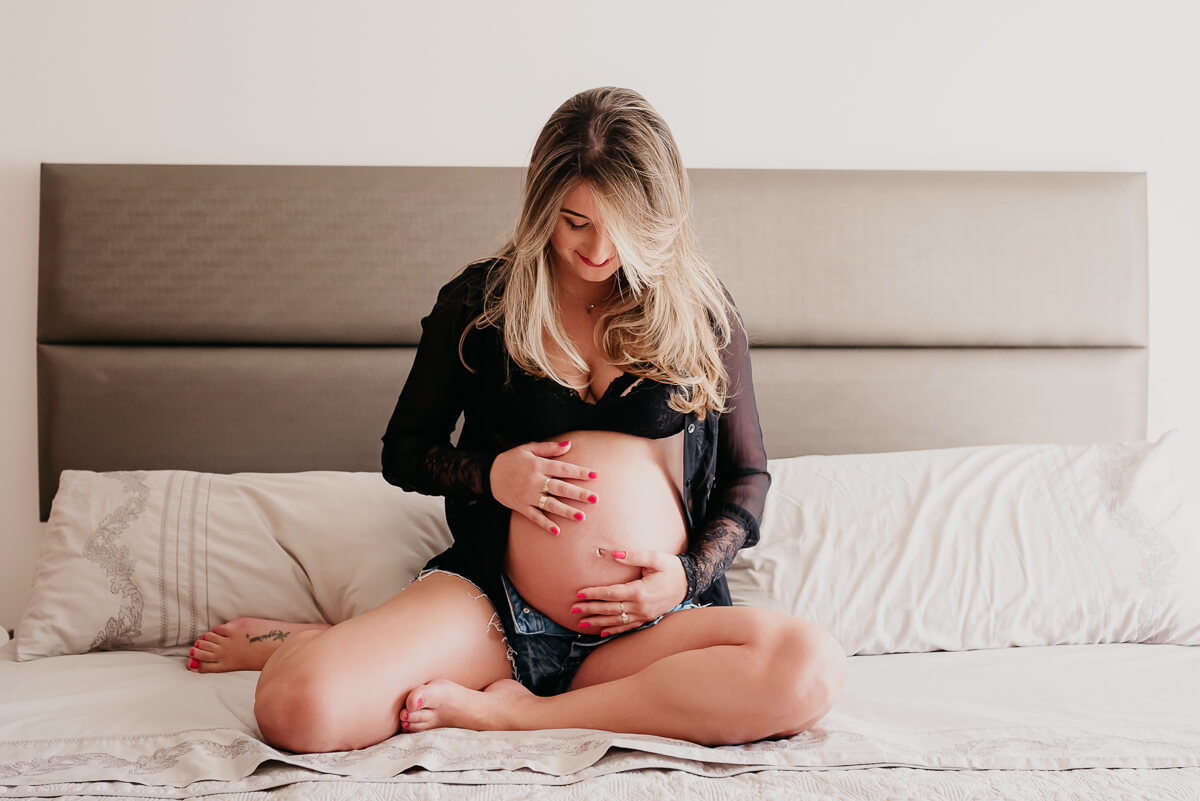 Ensaio de gestante da Deisi e Adilson Warken, à espera da Manuela, realizado em Belo Horizonte, pela fotógrafa Fabiana Bomfim.