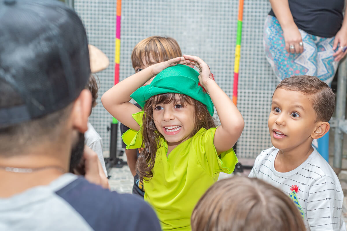 A equipe da Natos Animação fazendo a alegria da criançada na festa de 5 anos da Catarina, pela fotógrafa Fabiana Bomfim