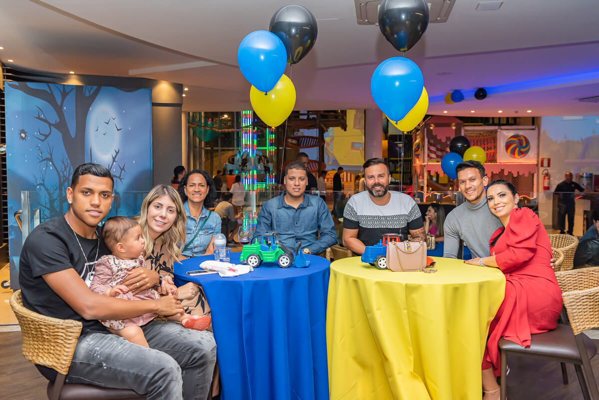 Parte do time do Cruzeiro marcando presença nos 2 anos do Joaquim, na Casa do Sol, em BH, pela fotógrafa Fabiana Bomfim.