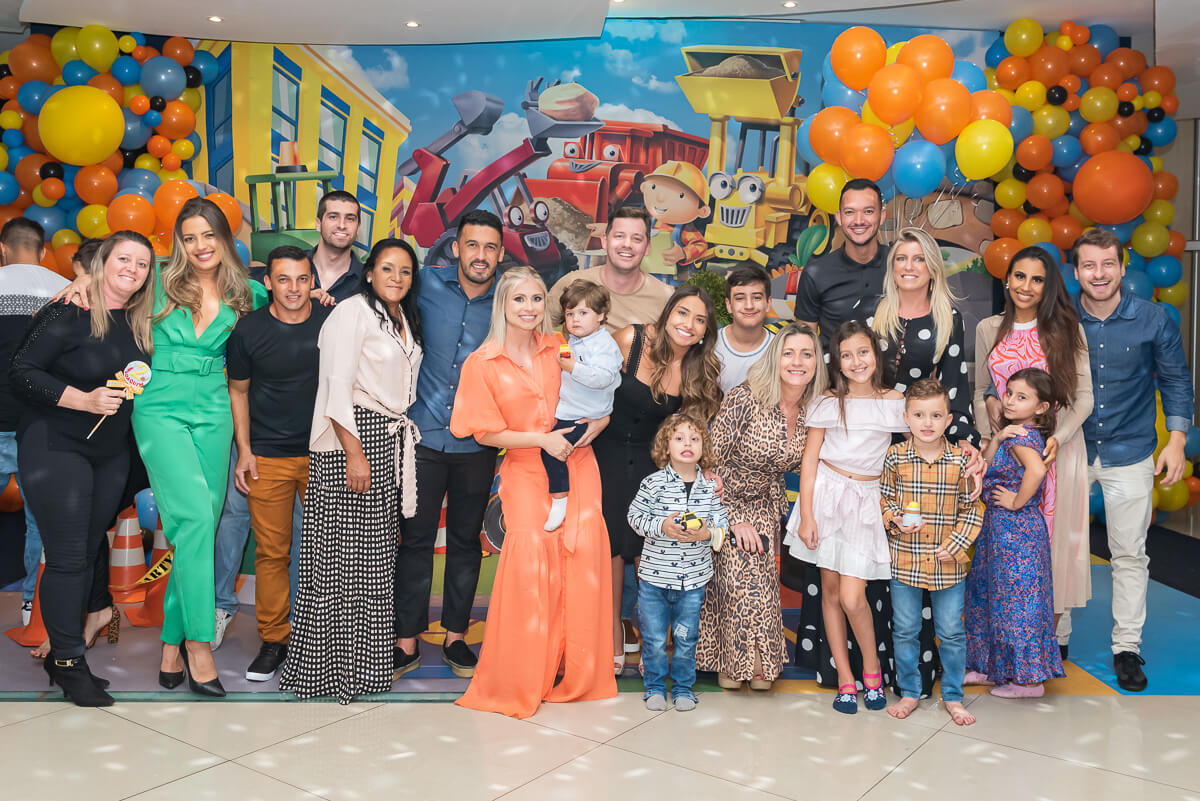 Família reunida nos 2 anos do Joaquim, na Casa do Sol, em BH, pela fotógrafa Fabiana Bomfim.
