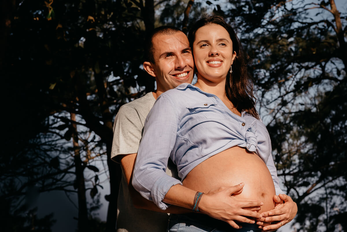 Manoela, Rafael e Rebeka (4 patas) à espera da Clara, pela fotógrafa Fabiana Bomfm.