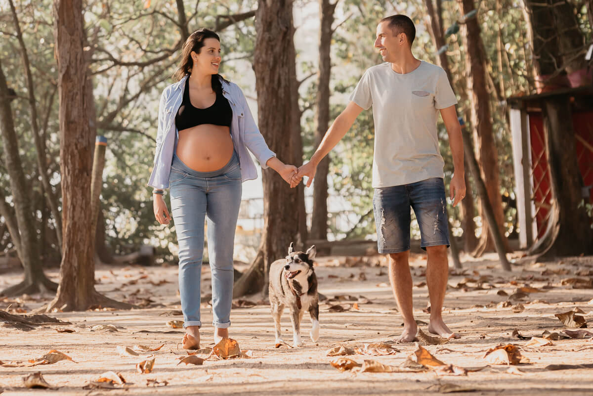 Manoela, Rafael e Rebeka (4 patas) à espera da Clara, pela fotógrafa Fabiana Bomfm.