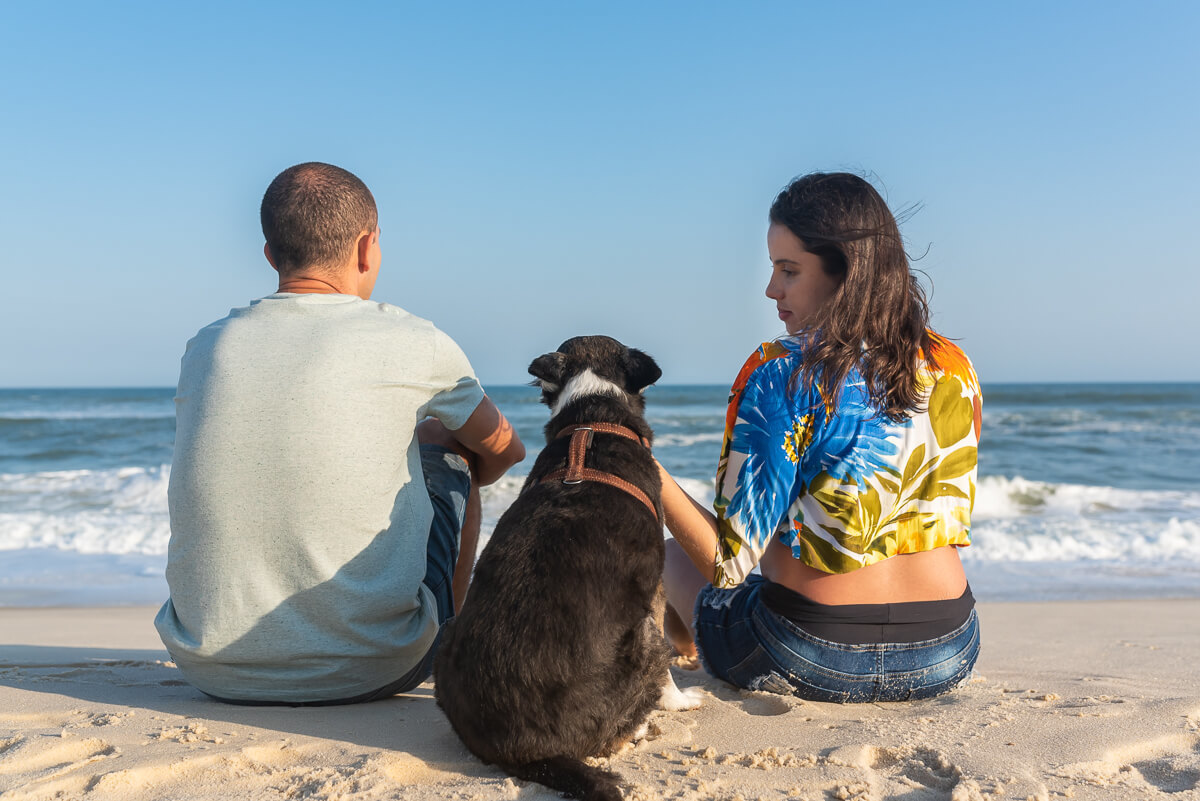 Manoela, Rafael e Rebeka (4 patas) à espera da Clara, pela fotógrafa Fabiana Bomfm.