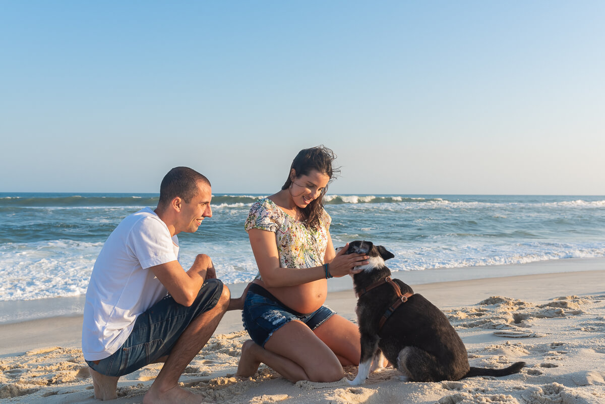 Ensaio da Mano, Rafa e Rebeka na praia da Reserva, RJ, à espera da Clara.