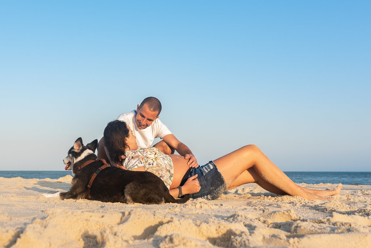 Ensaio da Mano, Rafa e Rebeka na praia da Reserva, RJ, à espera da Clara.